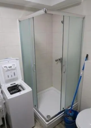In With Terrace, Air Condition, Wifi, Washing Machine Apartment *