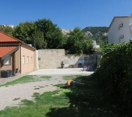 In With Terrace, Air Condition, Wifi, Washing Machine Baska (Krk)